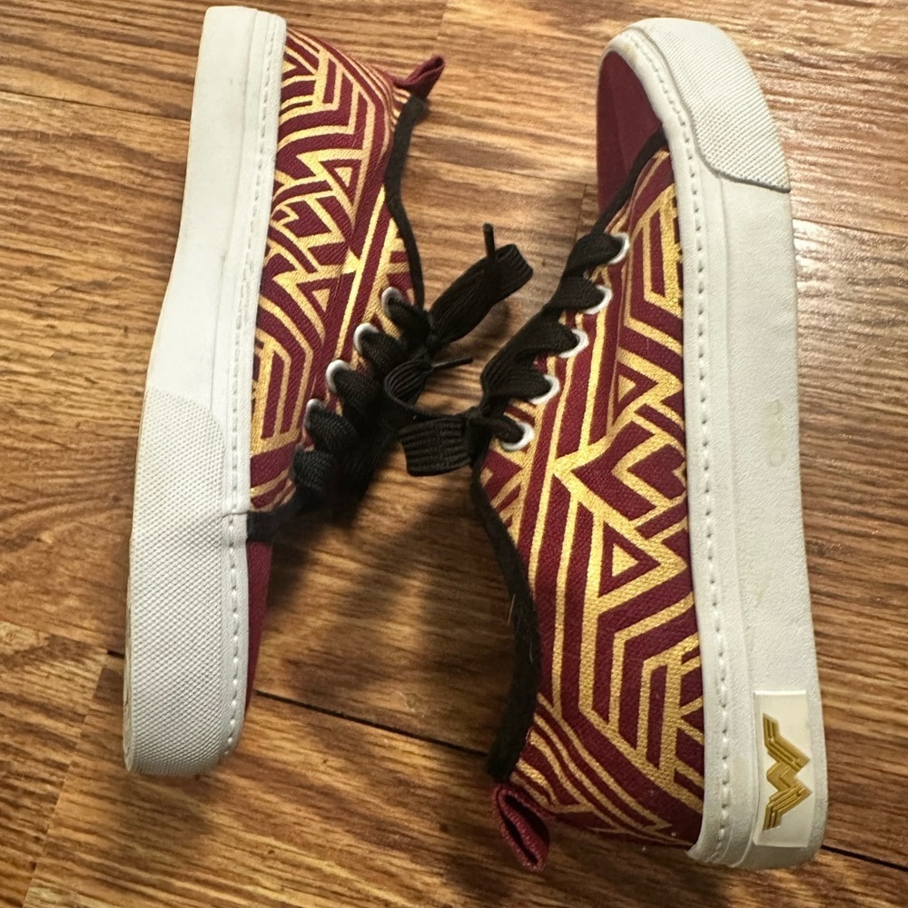 Wonder Woman Girls Shoes - Size Small
